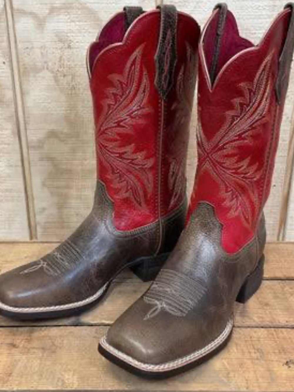 NWOB Ariat Women's West Bound Western Boots Size 8